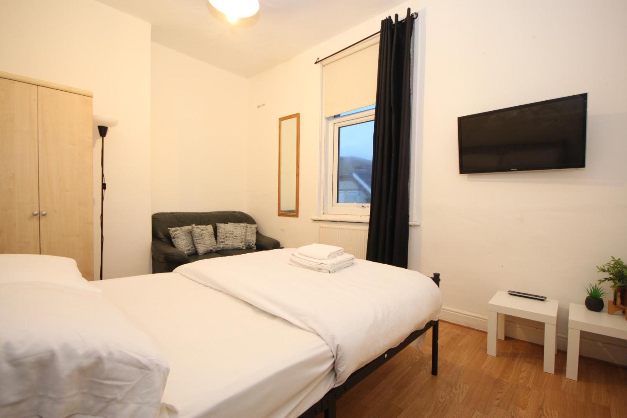 Barton Seaview, Self Catering Studio Apartments, Promenade & Central Beach Location, Families, Couples Or 23 Years Plus Only, Free Parking Blackpool Exteriör bild