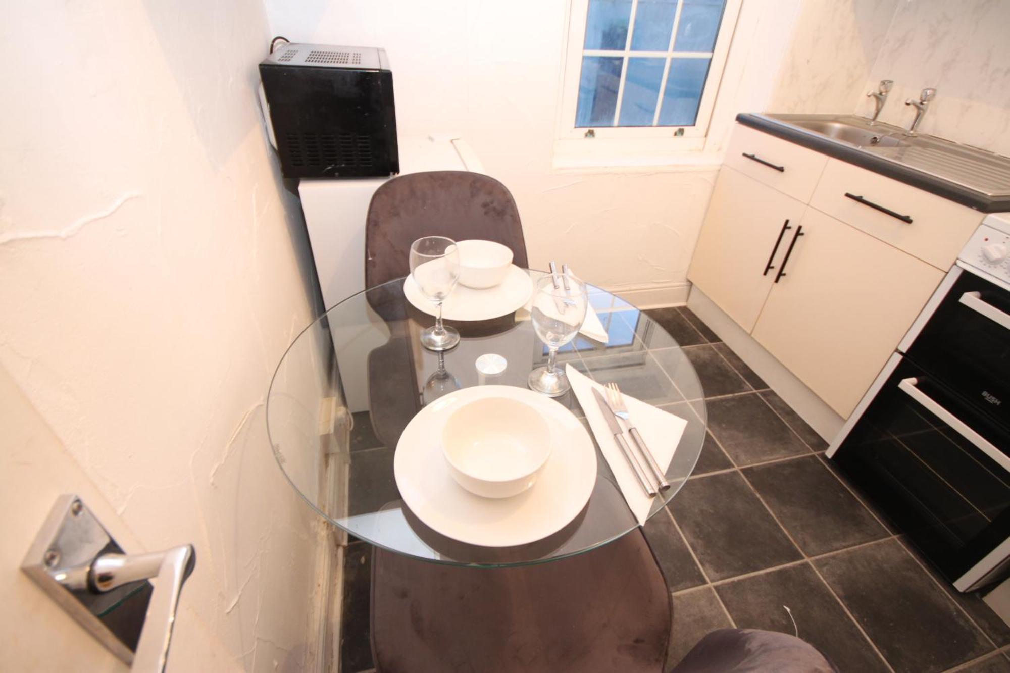 Barton Seaview, Self Catering Studio Apartments, Promenade & Central Beach Location, Families, Couples Or 23 Years Plus Only, Free Parking Blackpool Rum bild