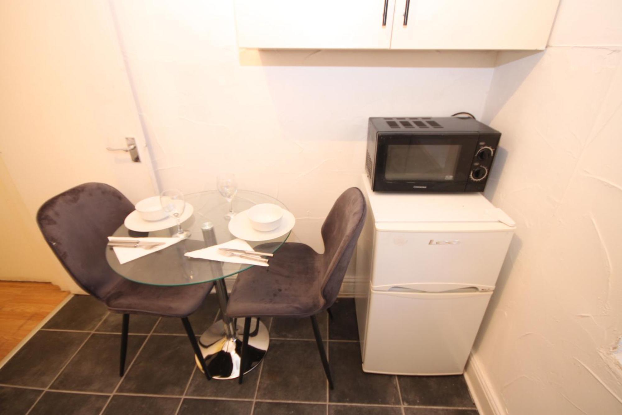 Barton Seaview, Self Catering Studio Apartments, Promenade & Central Beach Location, Families, Couples Or 23 Years Plus Only, Free Parking Blackpool Rum bild