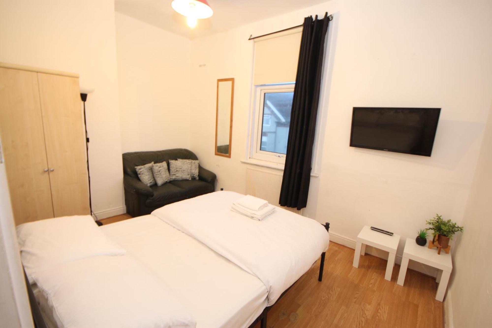 Barton Seaview, Self Catering Studio Apartments, Promenade & Central Beach Location, Families, Couples Or 23 Years Plus Only, Free Parking Blackpool Exteriör bild