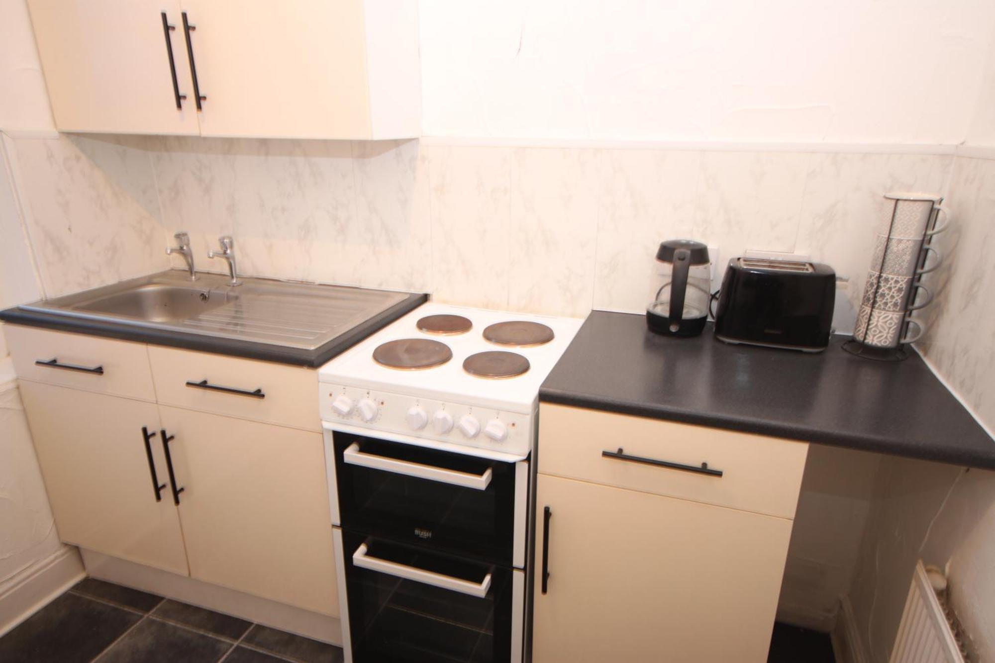 Barton Seaview, Self Catering Studio Apartments, Promenade & Central Beach Location, Families, Couples Or 23 Years Plus Only, Free Parking Blackpool Exteriör bild