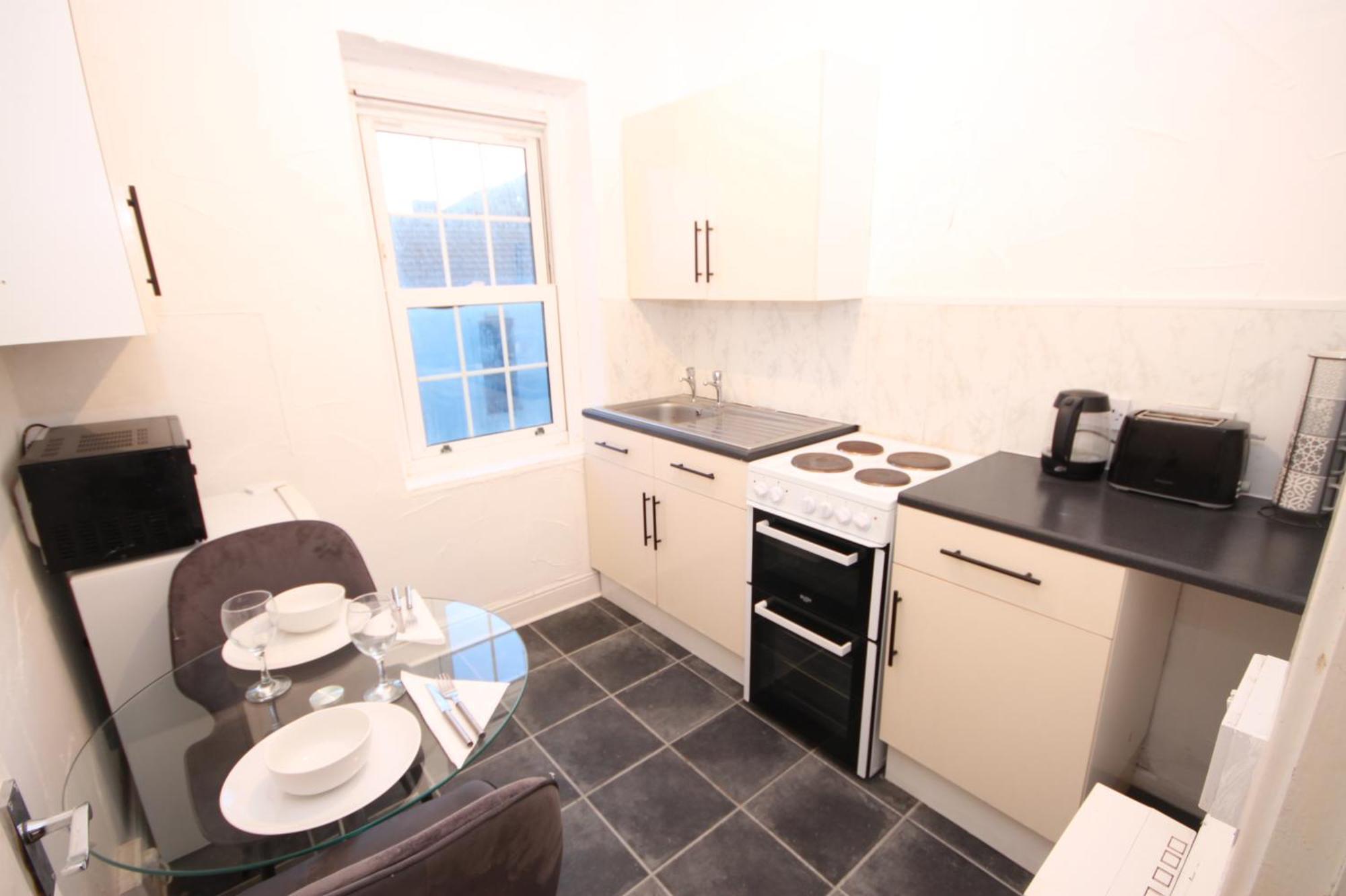 Barton Seaview, Self Catering Studio Apartments, Promenade & Central Beach Location, Families, Couples Or 23 Years Plus Only, Free Parking Blackpool Exteriör bild