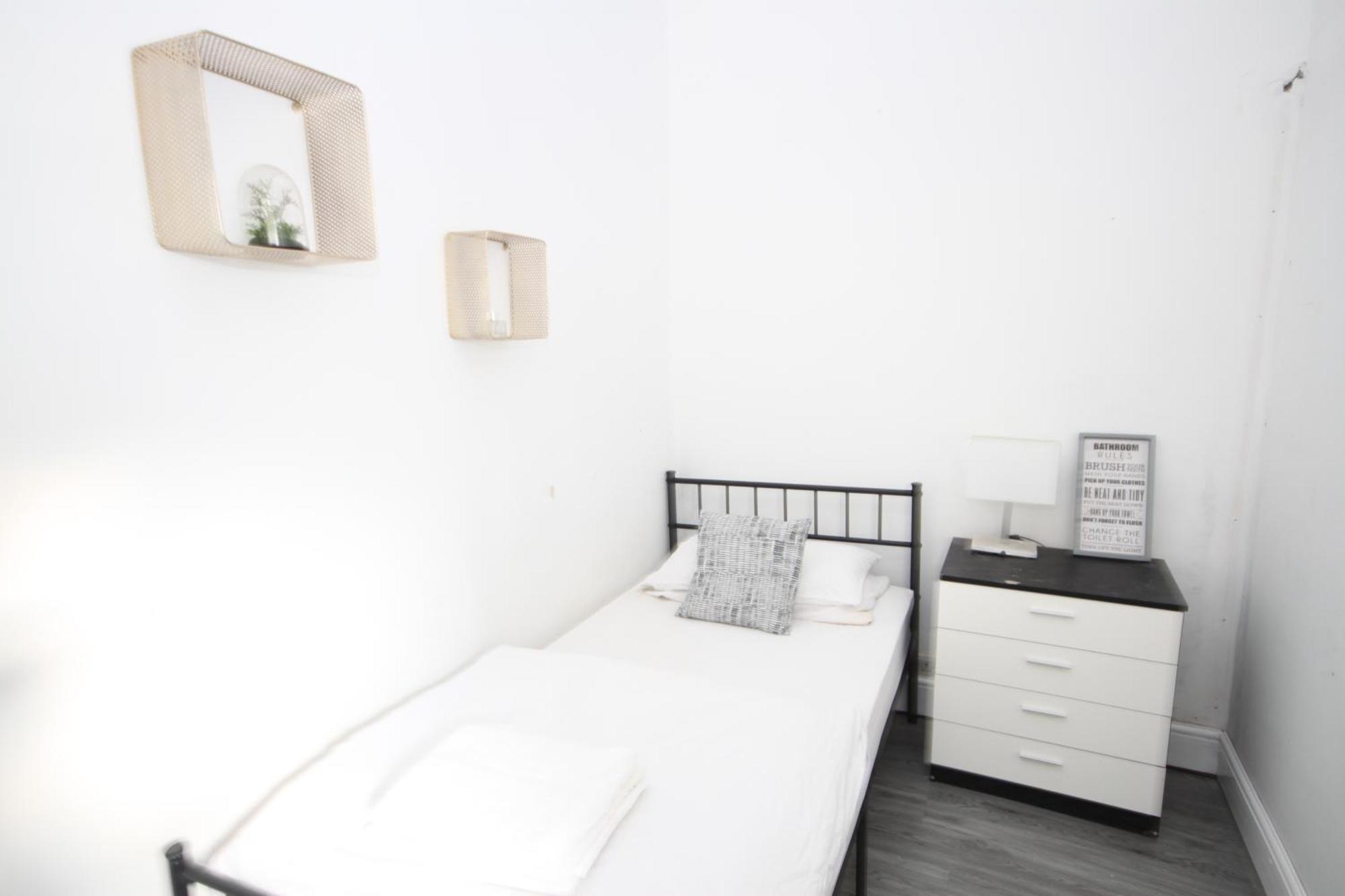 Barton Seaview, Self Catering Studio Apartments, Promenade & Central Beach Location, Families, Couples Or 23 Years Plus Only, Free Parking Blackpool Exteriör bild