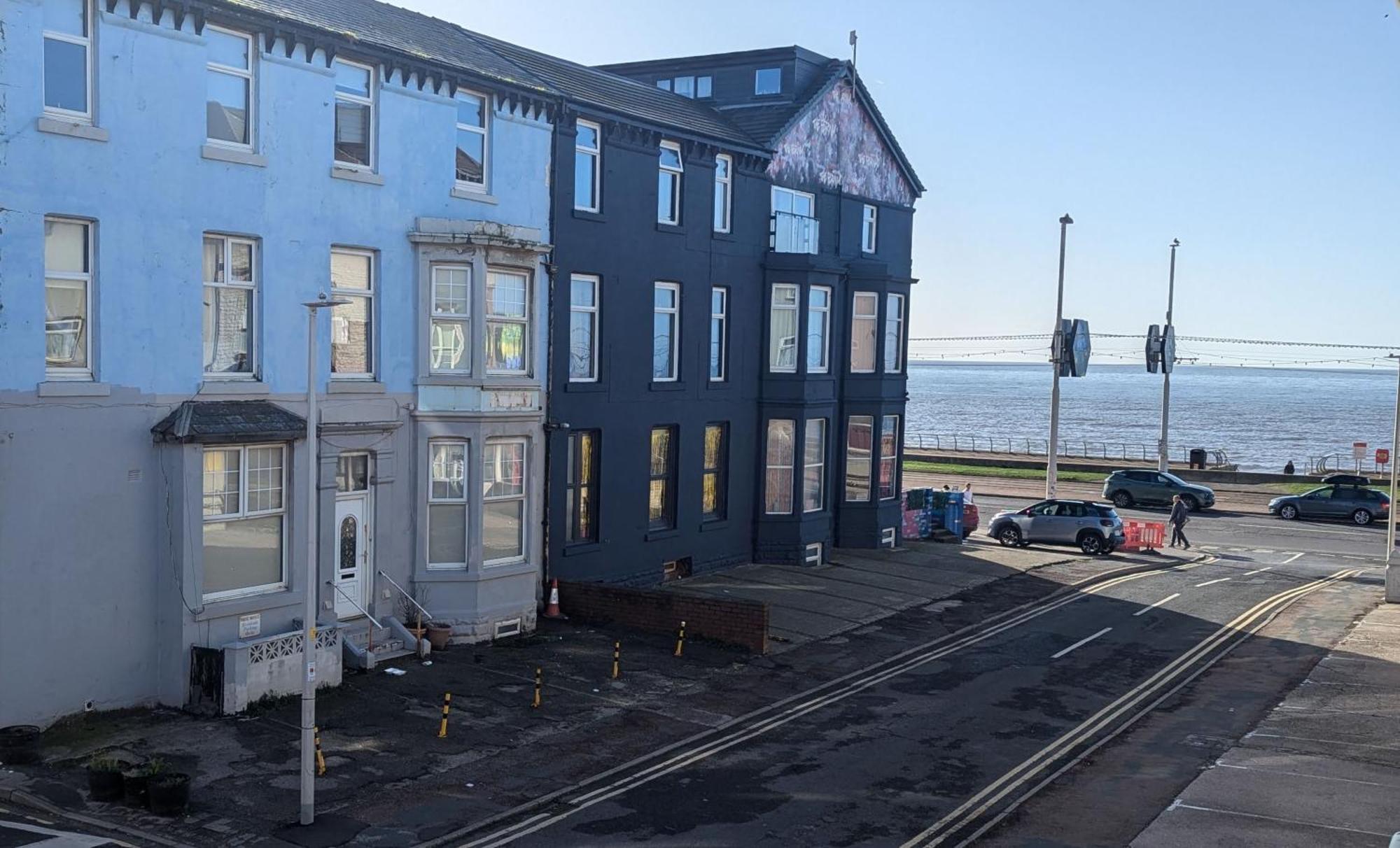 Barton Seaview, Self Catering Studio Apartments, Promenade & Central Beach Location, Families, Couples Or 23 Years Plus Only, Free Parking Blackpool Exteriör bild