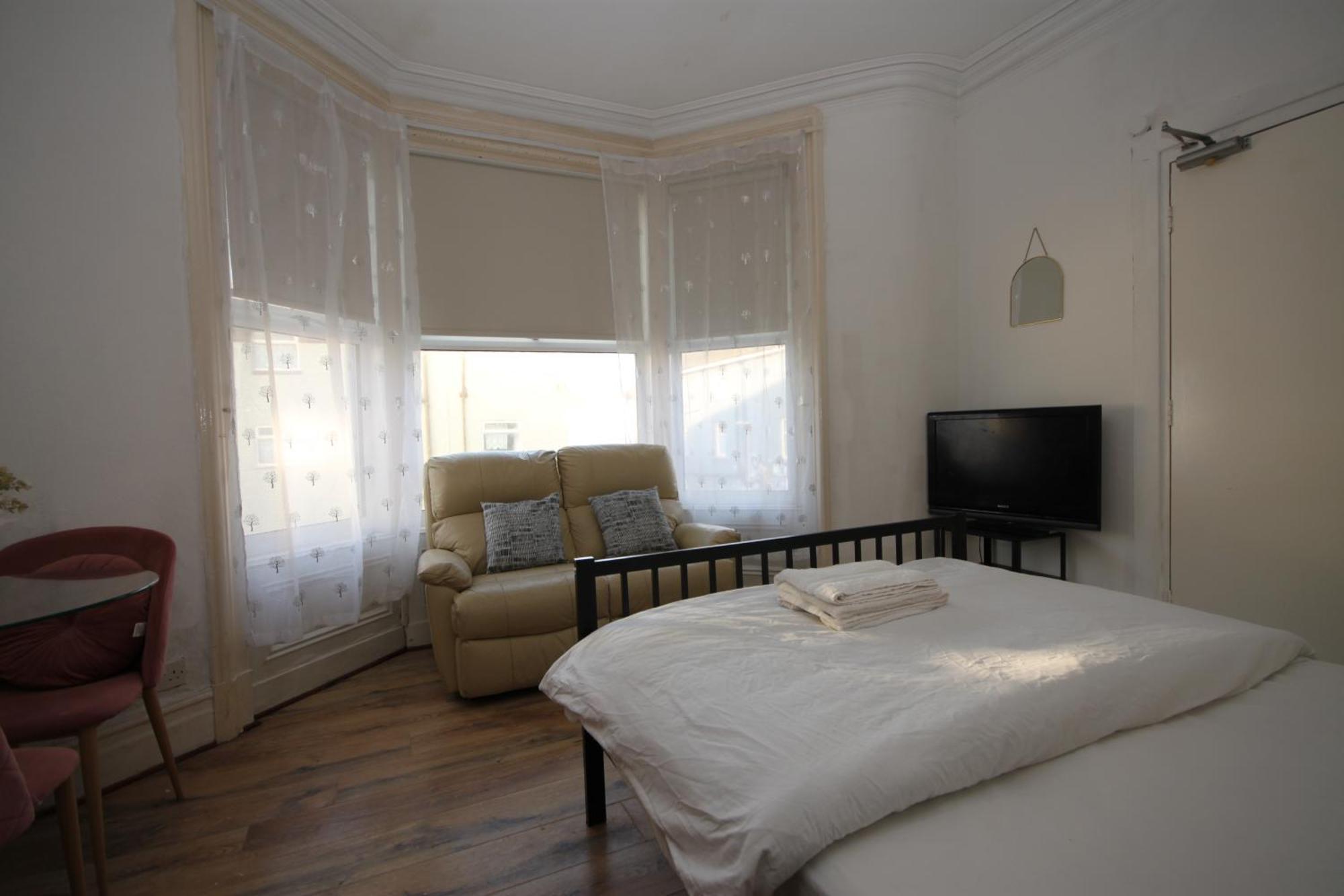 Barton Seaview, Self Catering Studio Apartments, Promenade & Central Beach Location, Families, Couples Or 23 Years Plus Only, Free Parking Blackpool Rum bild