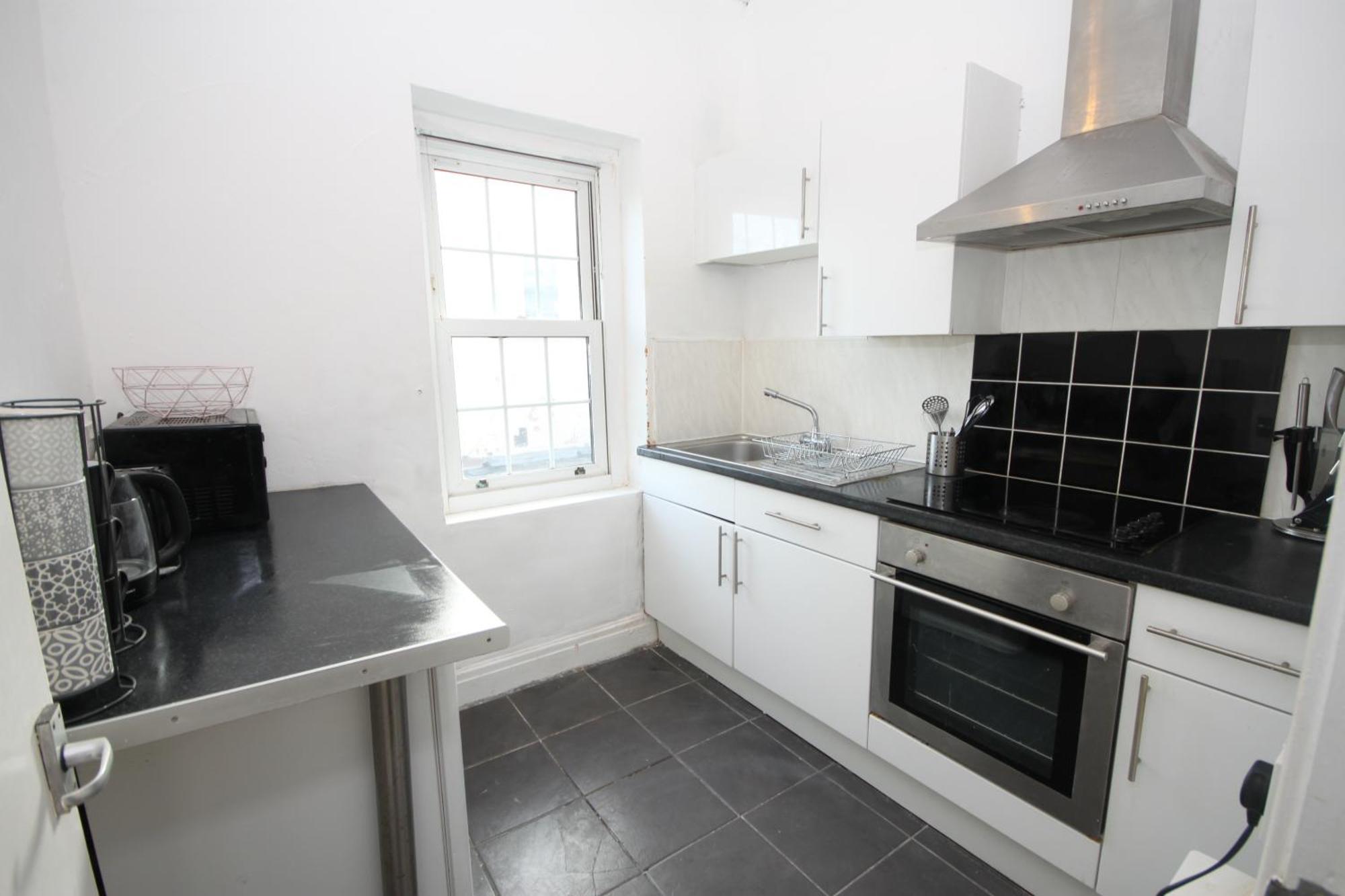 Barton Seaview, Self Catering Studio Apartments, Promenade & Central Beach Location, Families, Couples Or 23 Years Plus Only, Free Parking Blackpool Rum bild