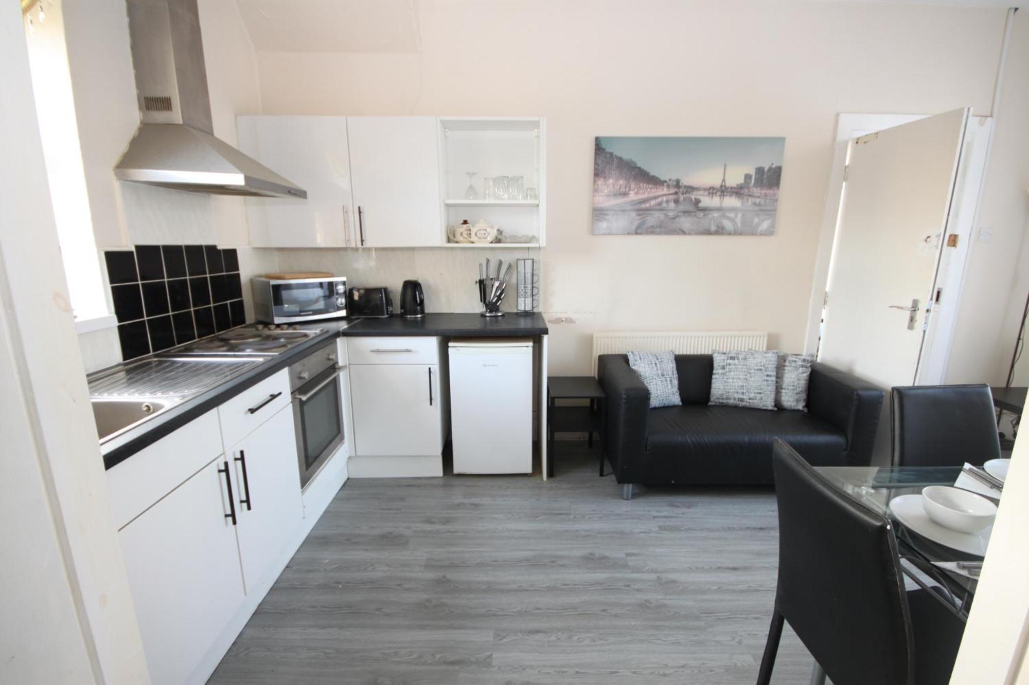 Barton Seaview, Self Catering Studio Apartments, Promenade & Central Beach Location, Families, Couples Or 23 Years Plus Only, Free Parking Blackpool Exteriör bild
