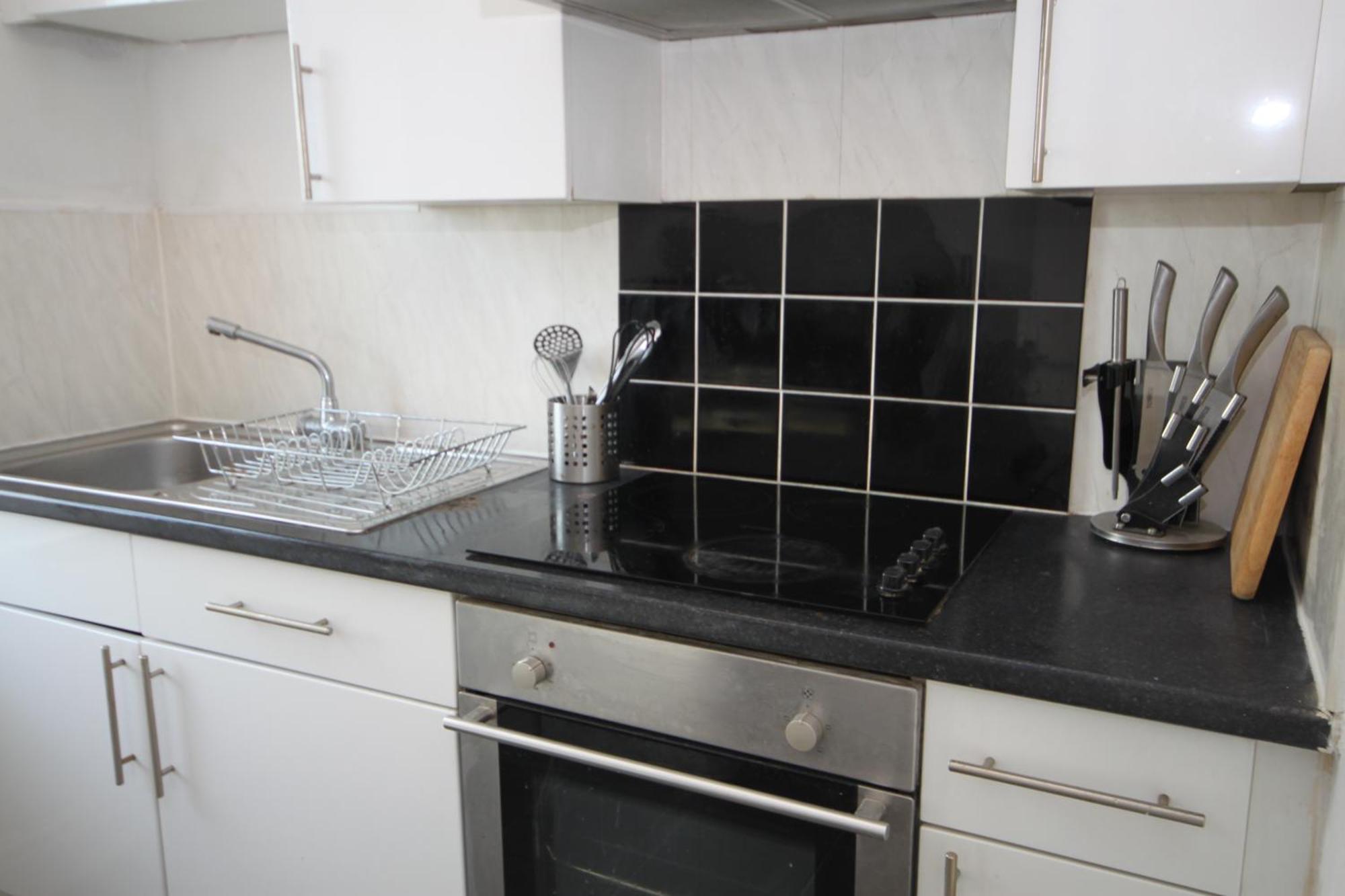 Barton Seaview, Self Catering Studio Apartments, Promenade & Central Beach Location, Families, Couples Or 23 Years Plus Only, Free Parking Blackpool Exteriör bild