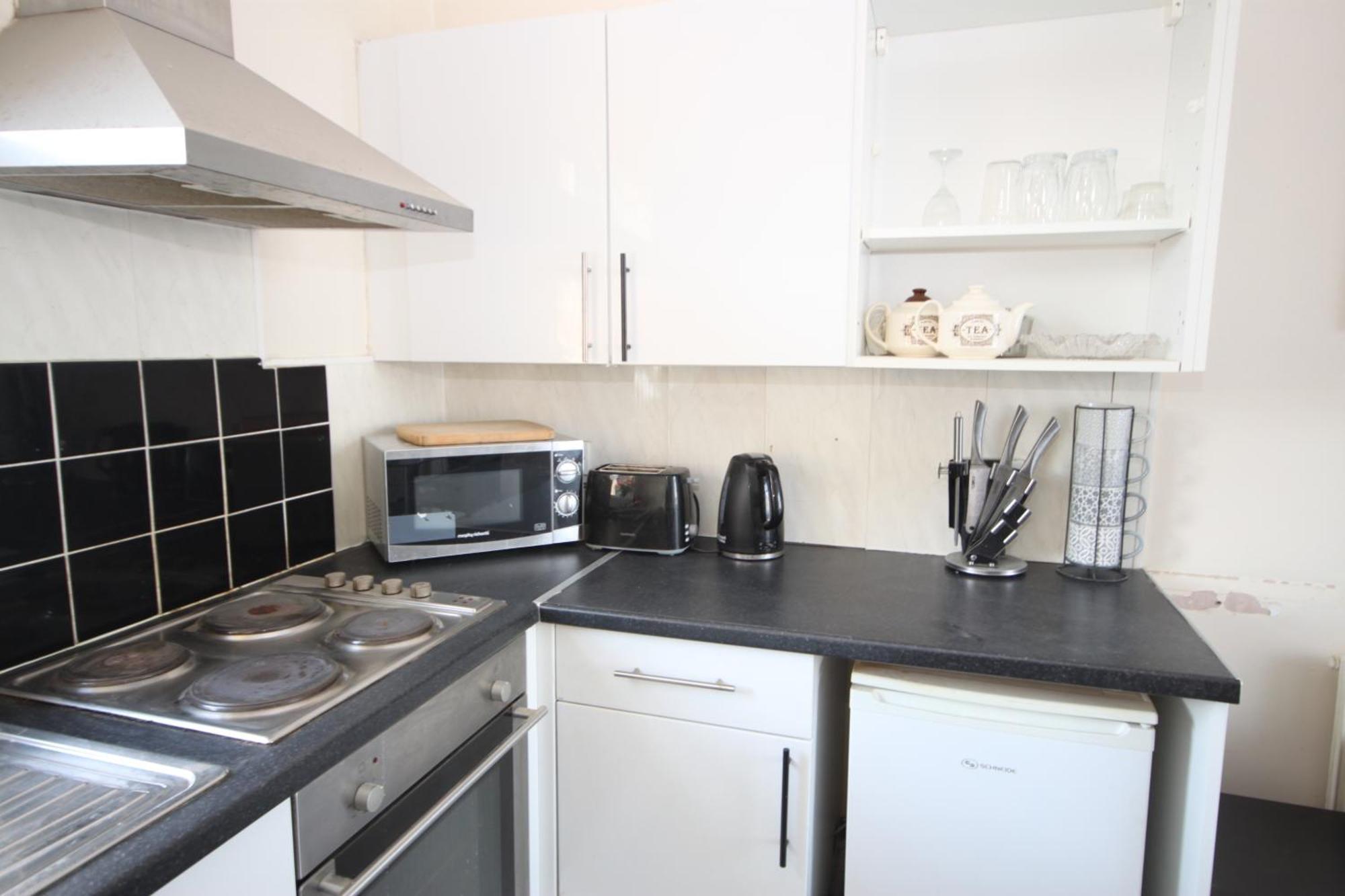 Barton Seaview, Self Catering Studio Apartments, Promenade & Central Beach Location, Families, Couples Or 23 Years Plus Only, Free Parking Blackpool Exteriör bild