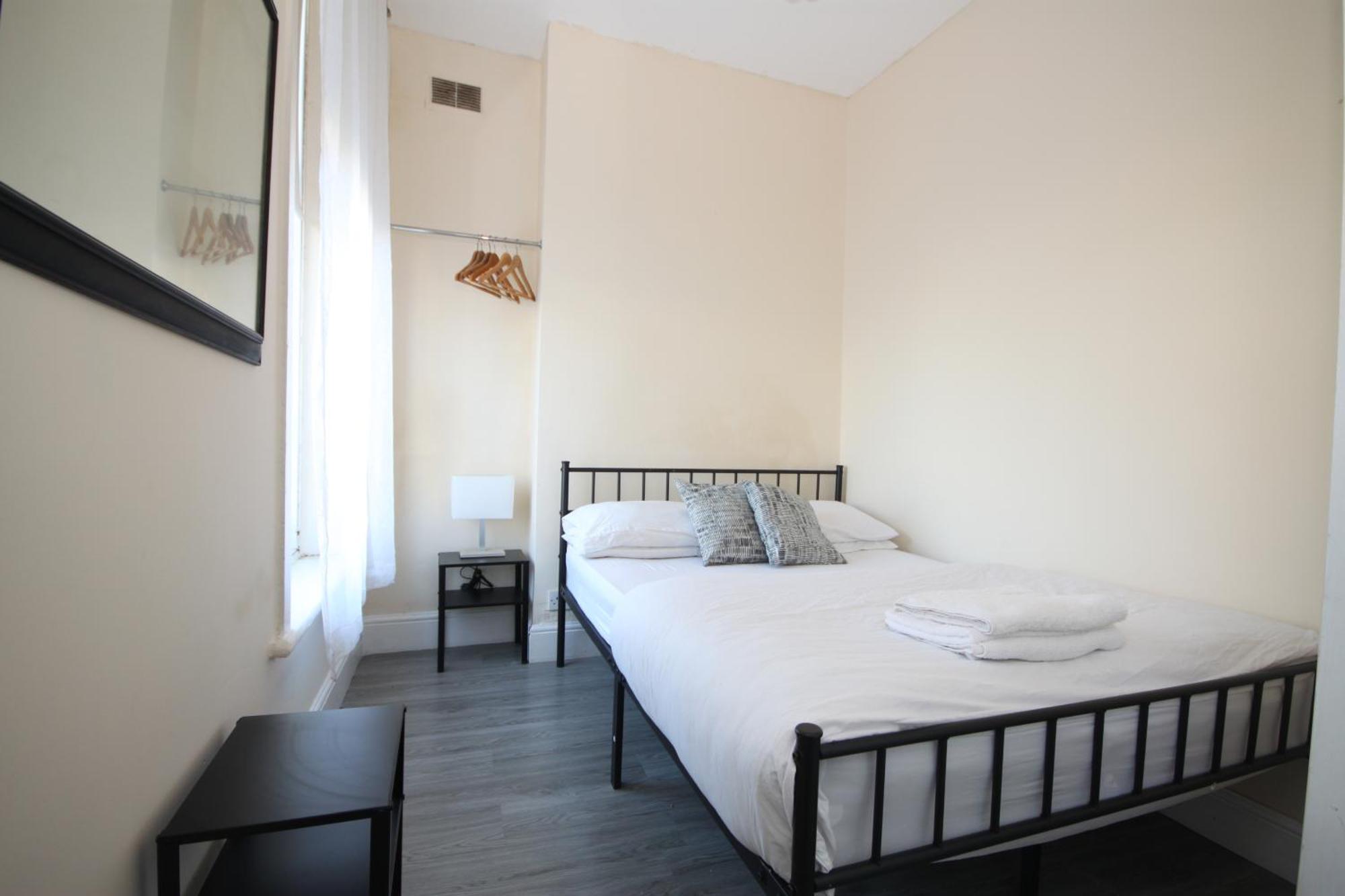 Barton Seaview, Self Catering Studio Apartments, Promenade & Central Beach Location, Families, Couples Or 23 Years Plus Only, Free Parking Blackpool Rum bild