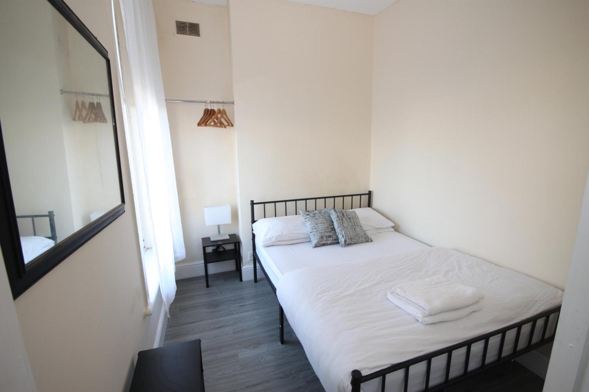 Barton Seaview, Self Catering Studio Apartments, Promenade & Central Beach Location, Families, Couples Or 23 Years Plus Only, Free Parking Blackpool Exteriör bild